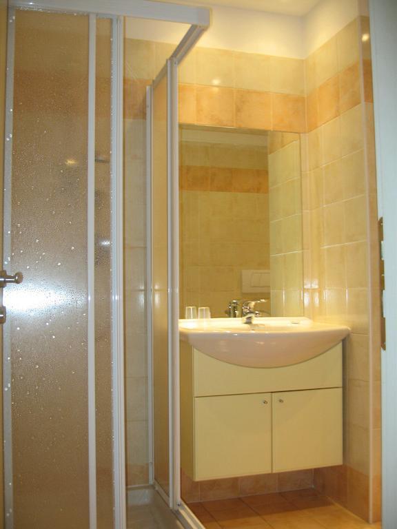 Green Village Accommodations Colico Room photo