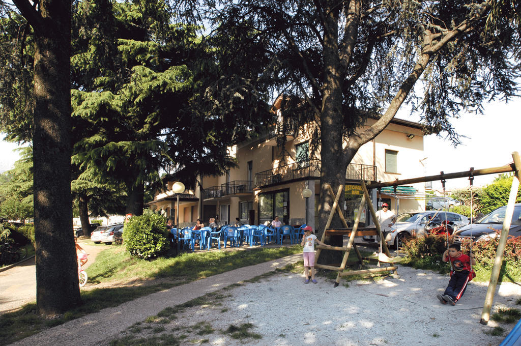 Green Village Accommodations Colico Exterior photo